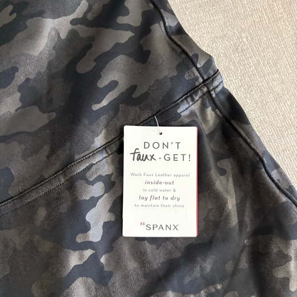 Spanx Plus Size High Waisted Black Camo Leggings 3X‎ - Picture 2 of 5